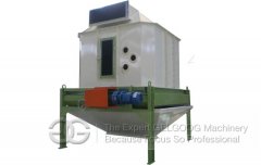 Cooling machine for feed pellets